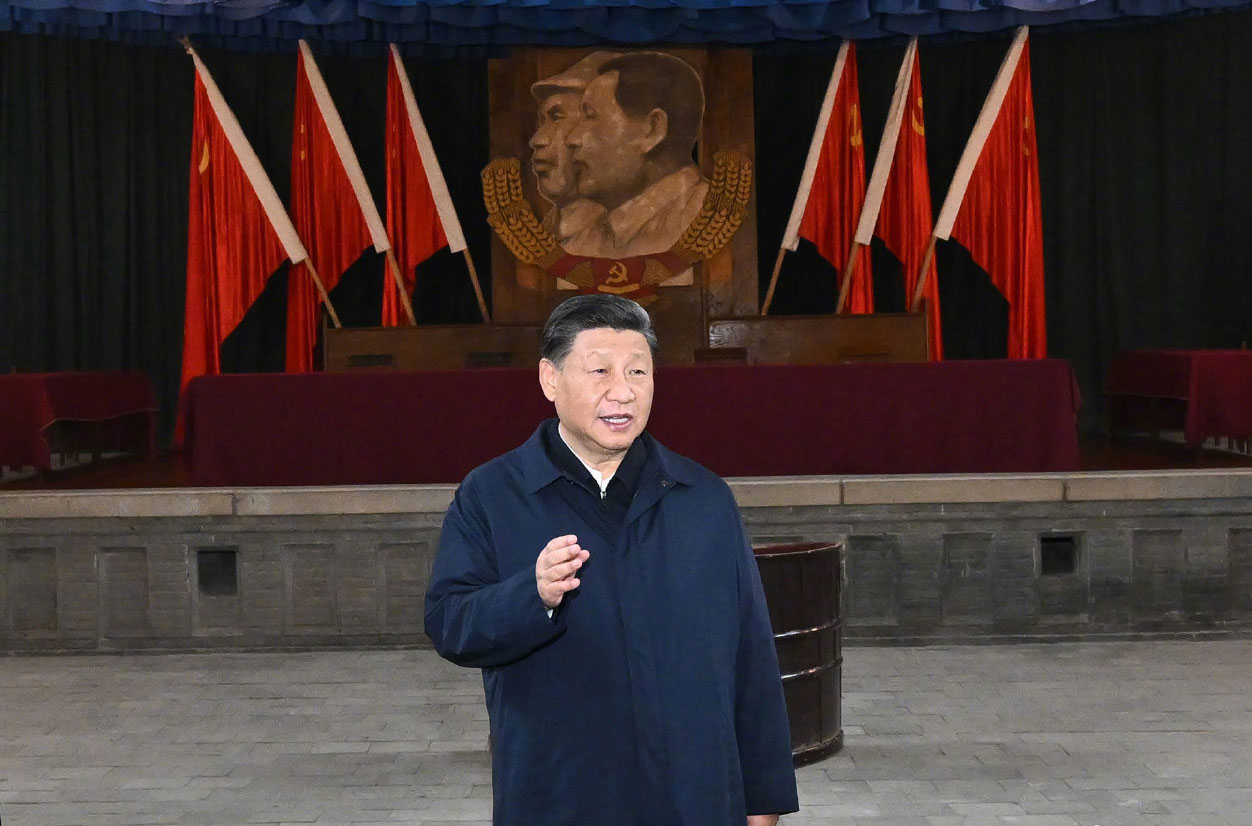 习近平带领中共中央政治局常委赴陕西延安瞻仰延安革命纪念地